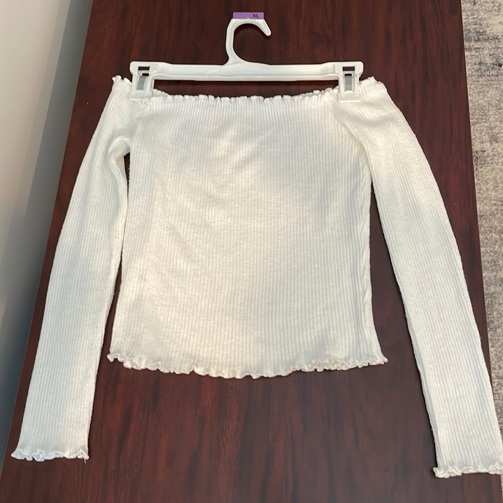 Lettuce-Edge Whiye Crop Top